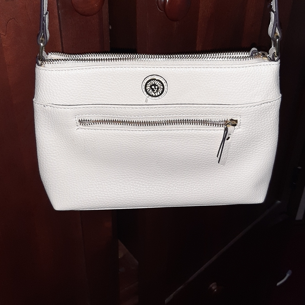 Crossbody handbag